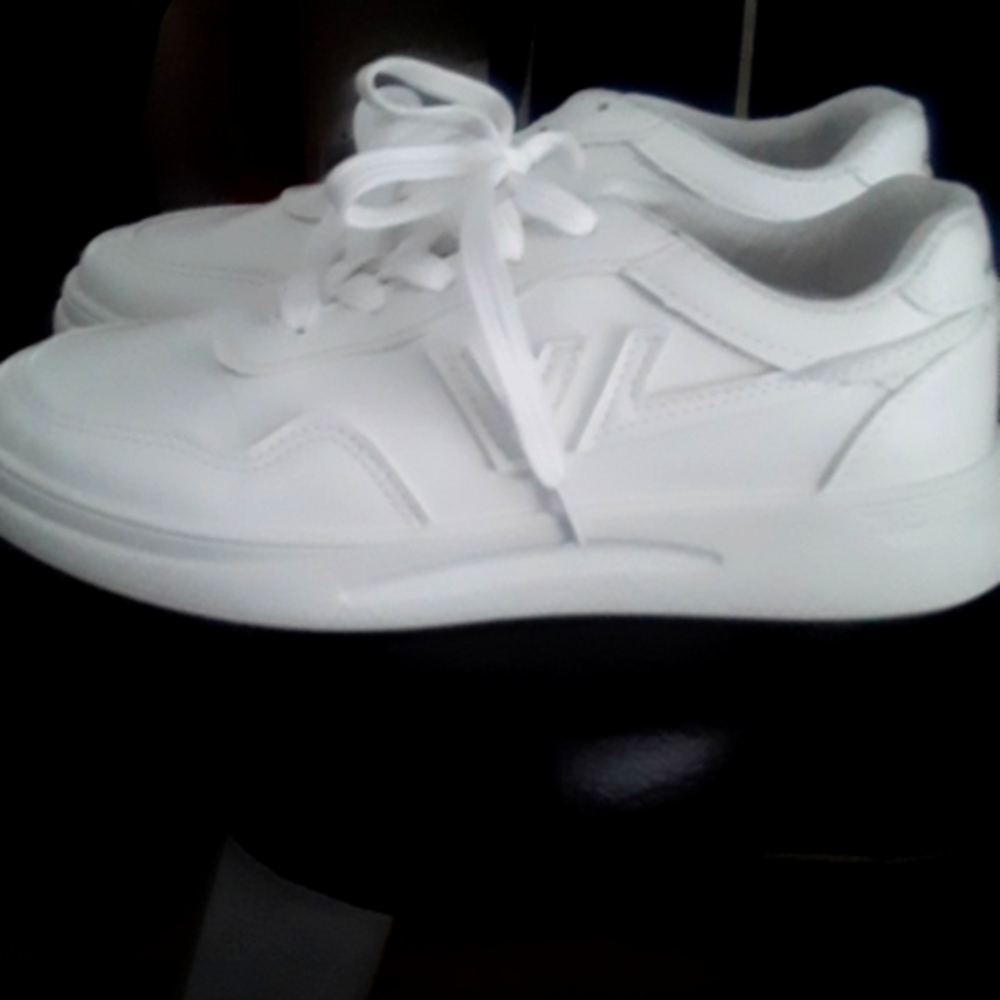 ON SALE TODAY!!! Brand new without tags (NWOT) ladies comfortable walking shoes.